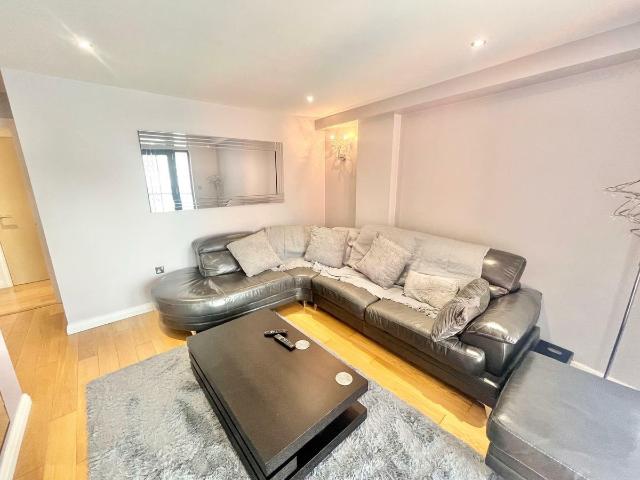 Kings Road, Swansea SA1, 2 bed flat to rent, £1,300 pcm | PrimeLocation
