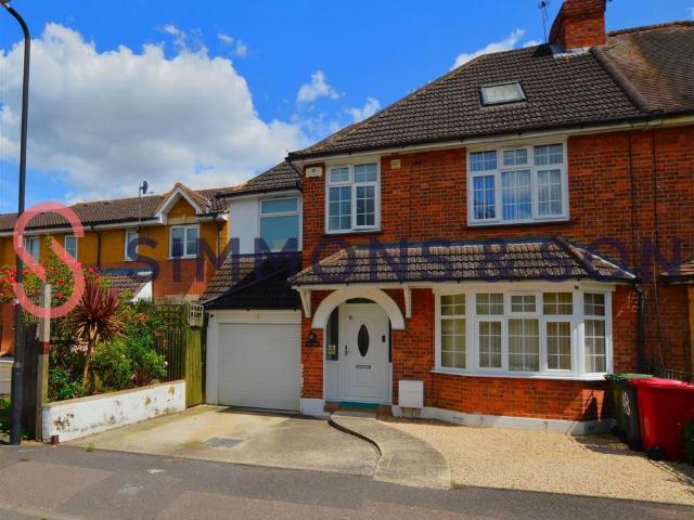 Kings Road, Slough 4 bed semi detached house to rent £3,100 pcm £715 pw