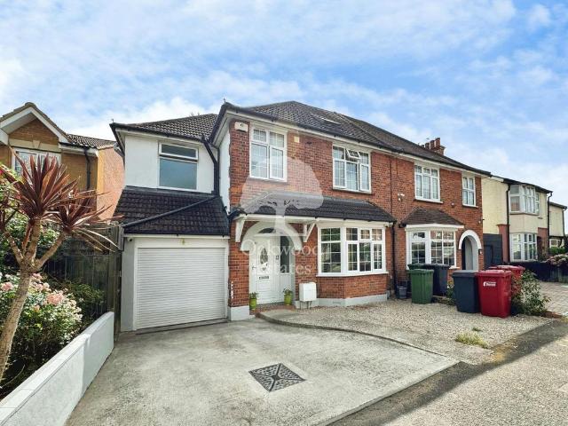 Kings Road, Slough SL1 5 bed semi detached house to rent £3,100 pcm £715 pw