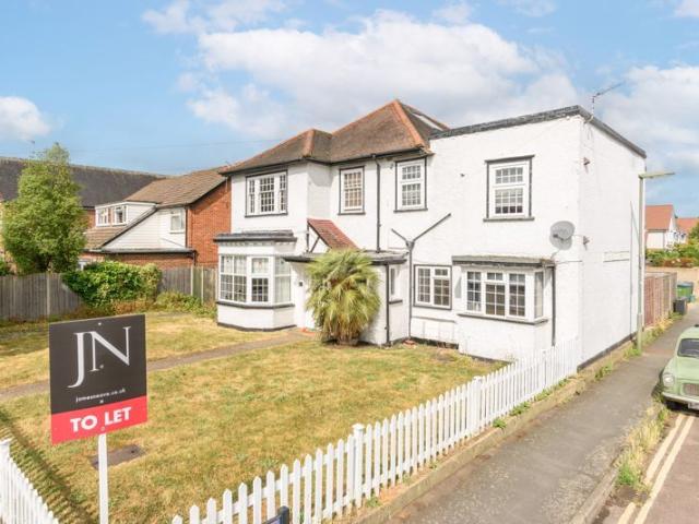 Kings Road, Walton On Thames KT12, 1 bed flat to rent, £1,300 pcm | PrimeLocation