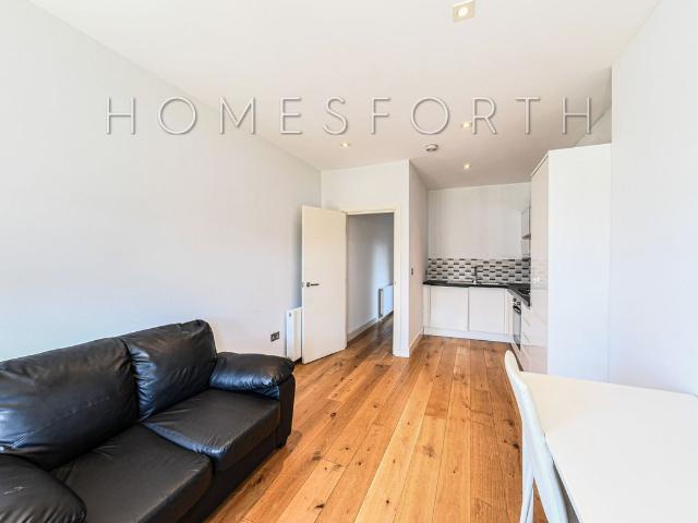 Kings Road, Willesden NW10, 2 bed flat to rent, £2,000 pcm | PrimeLocation