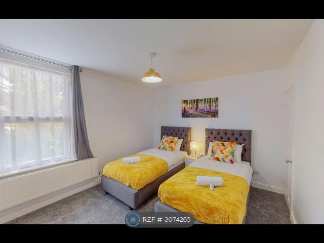 Kings Street, Gillingham ME7, 4 bed terraced house to rent, £1,950 pcm | PrimeLocation