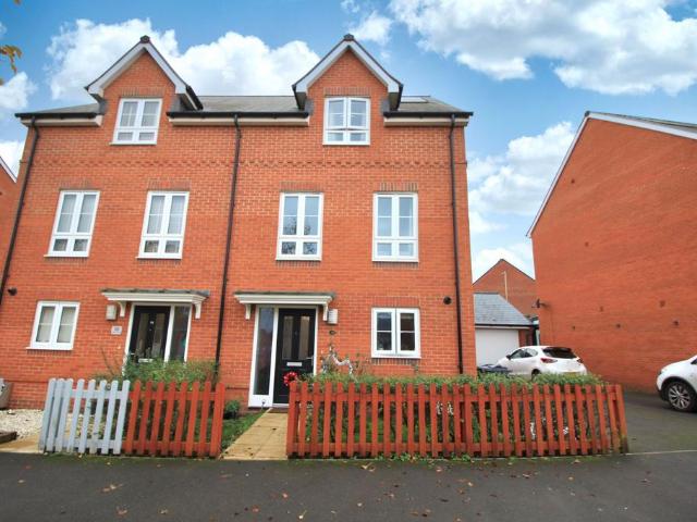Kingsman Drive, Southampton SO32 3 bed semi detached house to rent £1,750 pcm £404 pw