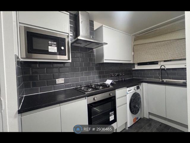 Kingsman St, London SE18, 2 bed maisonette to rent, £1,800 pcm | PrimeLocation