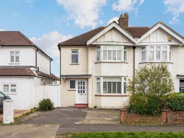 Kingsmead Avenue, Surbiton KT6 3 bed semi detached house to rent £2,800 pcm £646 pw