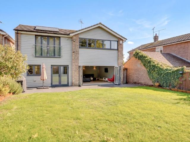 Kingsmead, Sawbridgeworth, CM21 4 bed detached house to rent £2,850 pcm £658 pw