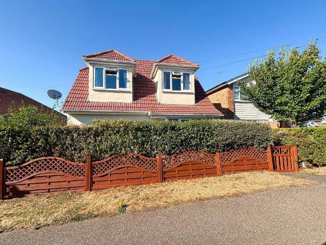 Kingsmead Road, Bishops Stortford, CM23 5 bed detached bungalow to rent £2,500 pcm £577 pw