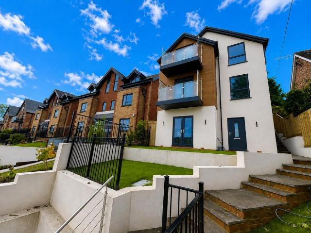 Kingsmead Road, High Wycombe 1 bed apartment to rent £1,300 pcm £300 pw