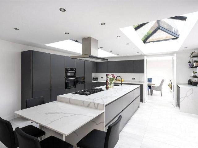 Kingsmead Road, London, SW2 6 bed house to rent £11,500 pcm £2,654 pw