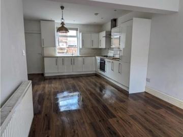 Kingsmill Avenue, Manchester, M19 2 bed terraced house to rent £1,395 pcm £322 pw