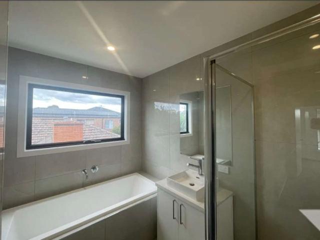 Kingsbury 3BR Morden Townhouse with 2 Car Space