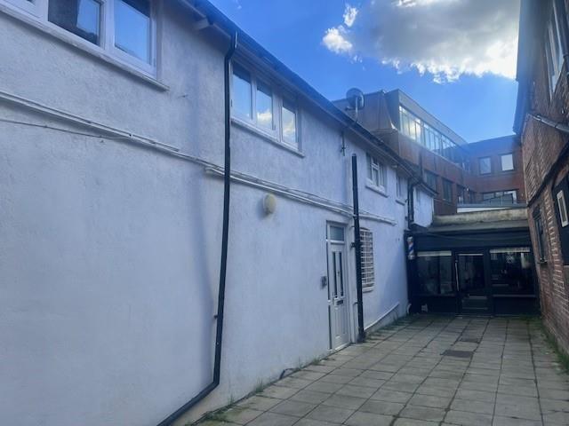 Kingsbury, Aylesbury HP20, 2 bed flat to rent, £1,200 pcm | PrimeLocation
