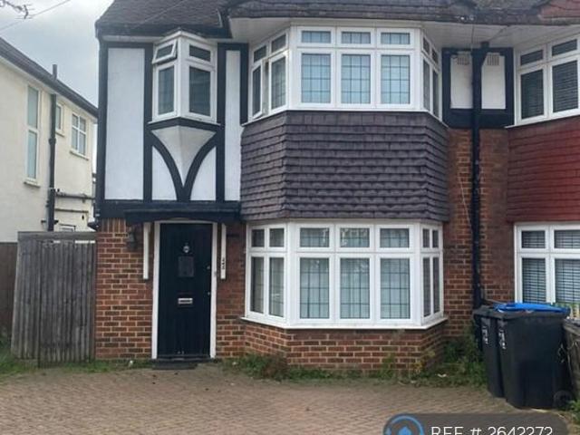 Kingsbridge Road, Morden, SM4 4 bed end of terrace house to rent £2,800 pcm £646 pw