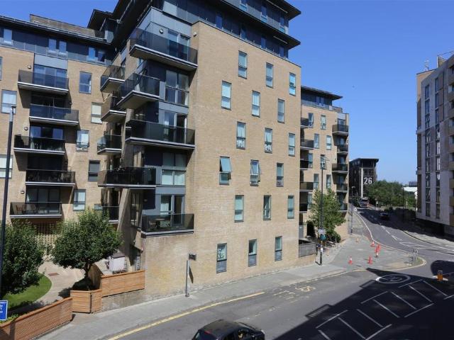 Kingscote Way, Brighton 2 bed flat to rent £1,800 pcm £415 pw