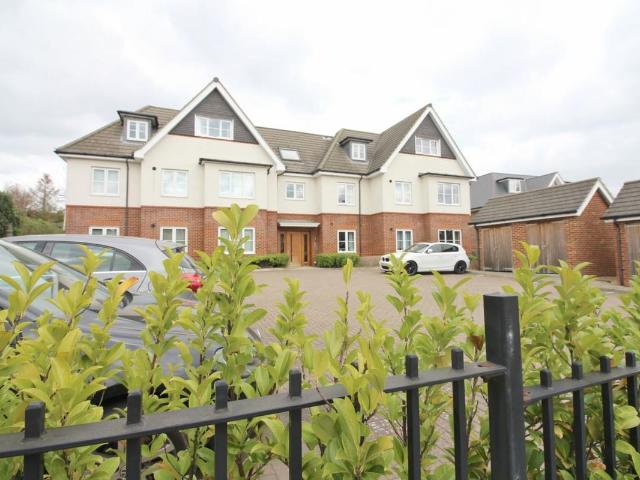 Kingsend, Ruislip HA4, 2 bed flat to rent, £1,900 pcm | PrimeLocation