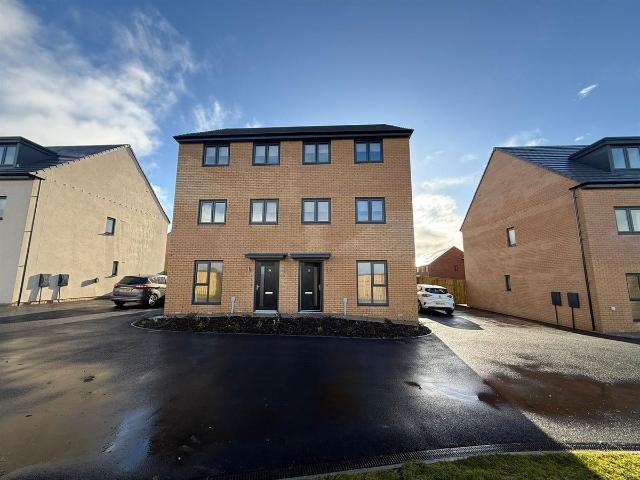 Kingsfield Park, Hull HU7, 4 bed town house to rent, £1,235 pcm | PrimeLocation