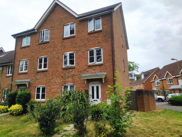 Kingsfield Way, Redhill RH1, 4 bed terraced house to rent, £2,150 pcm | PrimeLocation