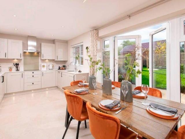 Kingsfleet Park, 234 High Road IP11 3 bed detached house to rent £1,160 pcm £268 pw