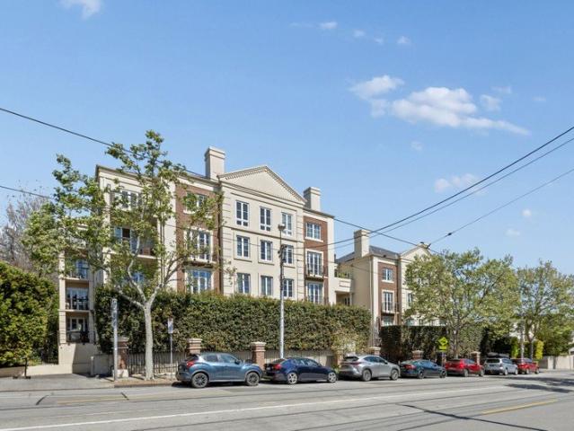 Kingsfold: Regal Penthouse