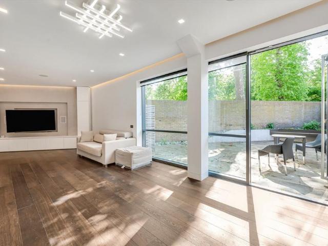 Kingsford Street, London NW5 4 bed flat to rent £8,000 pcm £1,846 pw