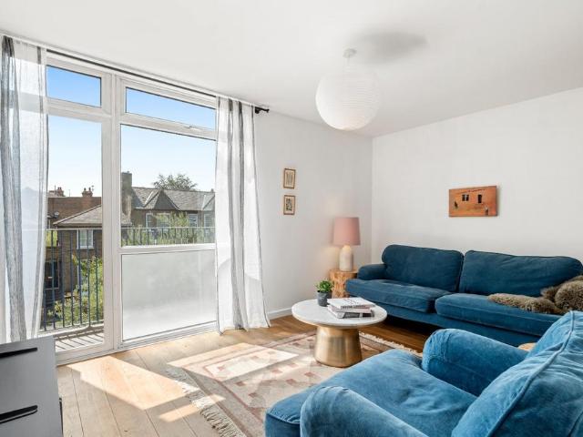Kingsgate Estate, Tottenham Road. 2 bed flat to rent £3,000 pcm £692 pw