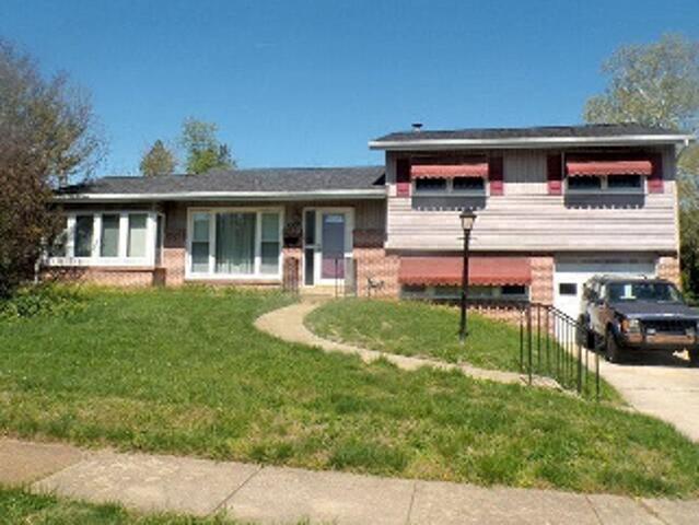 Kingsgate Ln
