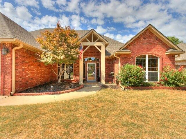 Kingsgate Rd, Yukon, Home For Sale