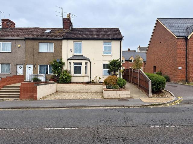 Kingshill Road, Swindon SN1 2 bed maisonette to rent £950 pcm £219 pw