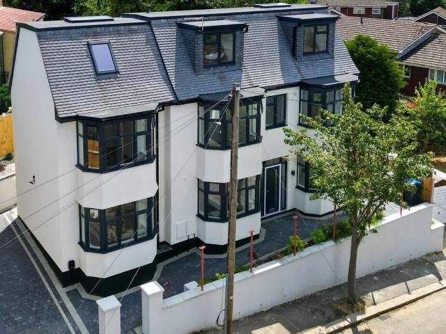 Kingslyn Crescent, London SE19, 6 bed detached house to rent, £5,000 pcm | PrimeLocation