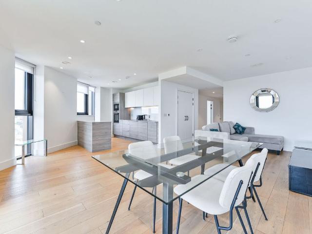 Kingsland High Street, Dalston, London E8, 3 bed flat to rent, £6,000 pcm | PrimeLocation