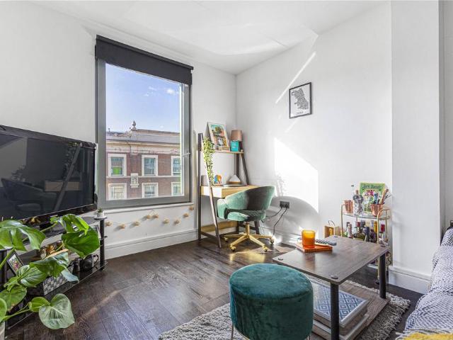 Kingsland High Street, London, E8 1 bed apartment to rent £2,200 pcm £508 pw