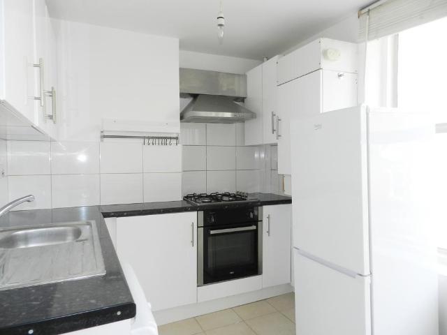 Kingsland High Street, London E8 1 bed flat to rent £1,700 pcm £392 pw