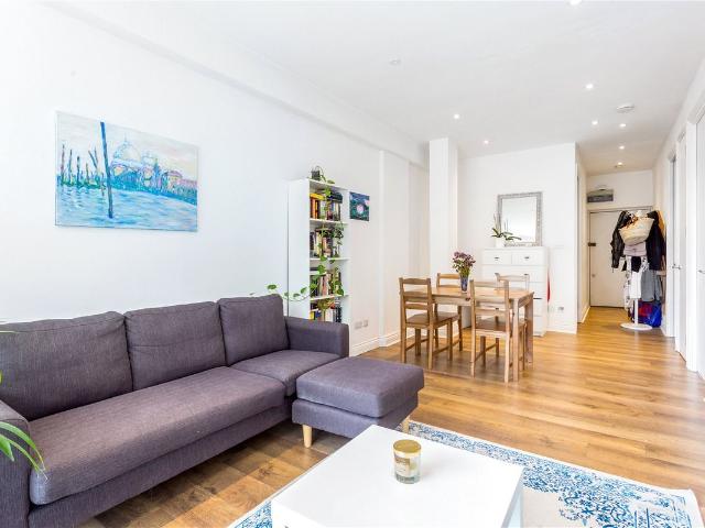 Kingsland Road, Hackney, London E8, 2 bed flat to rent, £2,600 pcm | PrimeLocation