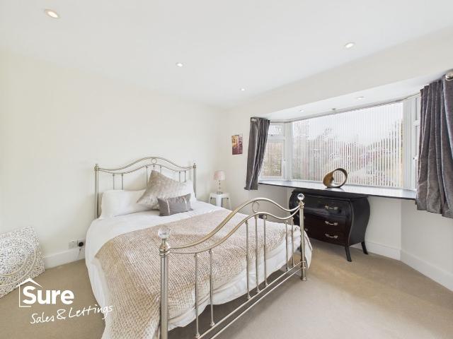 Kingsland Road, Hemel Hempstead, Hertfordshire HP1, 5 bed semi detached house to rent, £4,000 pcm | PrimeLocation