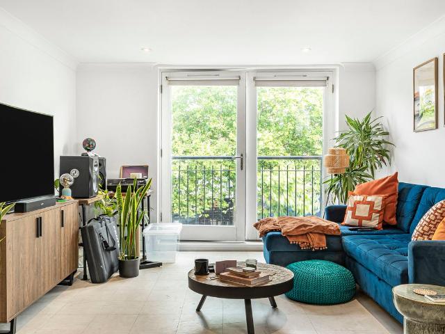 Kingsland Road, London E8, 1 bed flat to rent, £2,300 pcm | PrimeLocation
