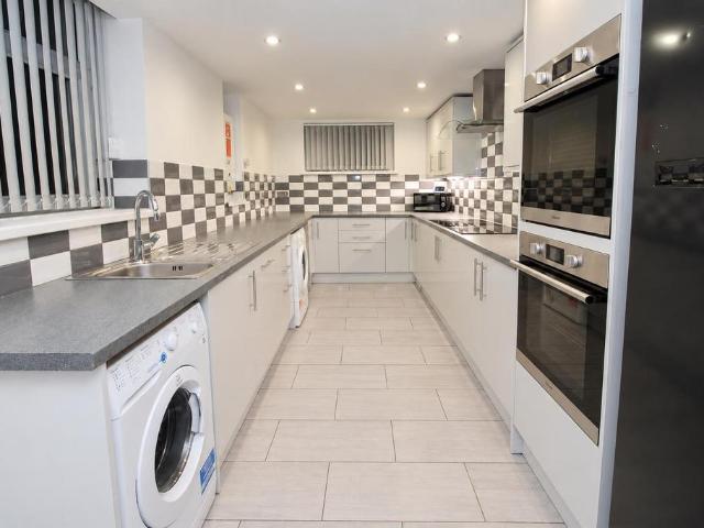 Kingsland Terrace, Pontypridd CF37 6 bed house to rent £2,200 pcm £508 pw