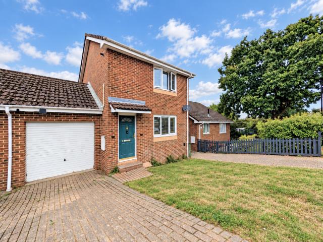 Kingslea Park, East Cowes 2 bed house to rent £1,050 pcm £242 pw