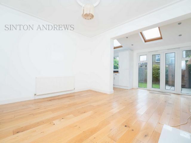 Kingsley Avenue, Ealing W13, 2 bed flat to rent, £2,100 pcm | PrimeLocation
