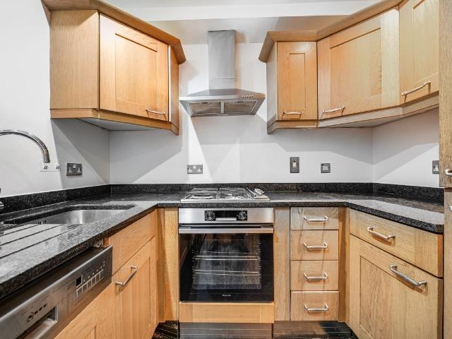 Kingsley Mews, Wapping E1W, 2 bed flat to rent, £2,450 pcm | PrimeLocation