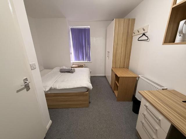 Kingsley Park Terrace, NORTHAMPTON 1 bed flat to rent £700 pcm £162 pw