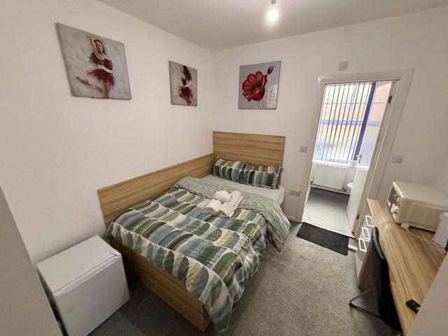 Kingsley Park Terrace, Northampton NN2, 1 bed flat to rent, £690 pcm | PrimeLocation