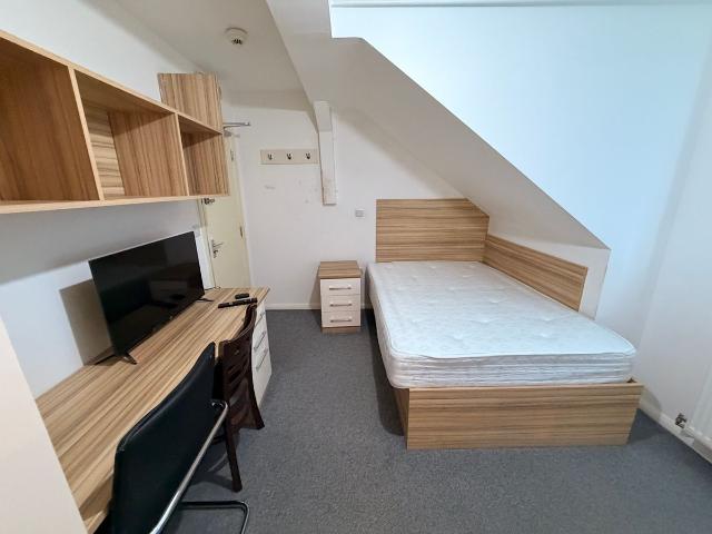 Kingsley Park Terrace, Northampton NN2, 1 bed flat to rent, £700 pcm | PrimeLocation