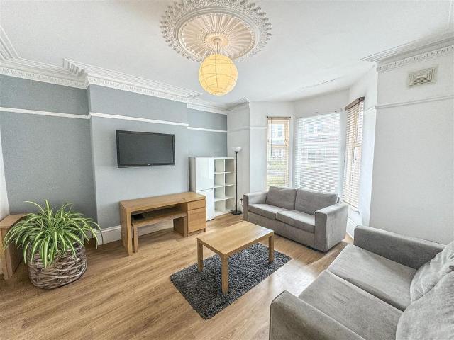 Kingsley Place, Heaton
