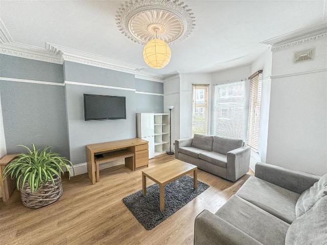 Kingsley Place, Heaton NE6, 6 bed shared accommodation to rent, £2,868 pcm | PrimeLocation