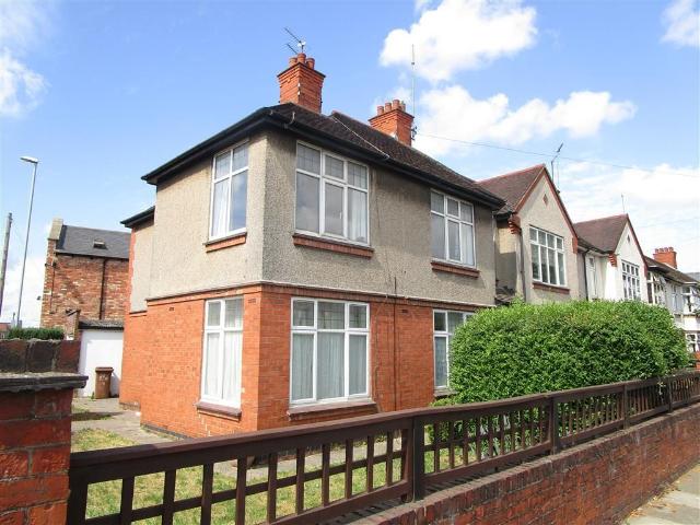 Kingsley Road, Northampton NN2, 2 bed flat to rent, £1,000 pcm | PrimeLocation