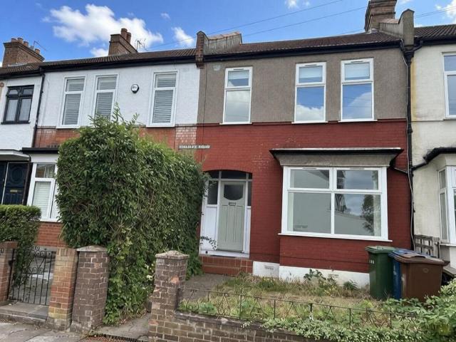 Kingsley Road, Harrow 3 bed terraced house to rent £2,350 pcm £542 pw