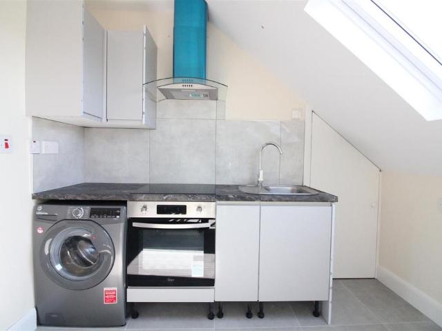 Kingsley Road, Hounslow Studio to rent £1,295 pcm £299 pw