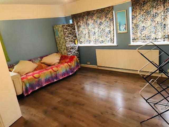 Kingsley Road, Hounslow TW3, 2 bed flat to rent, £1,700 pcm | PrimeLocation