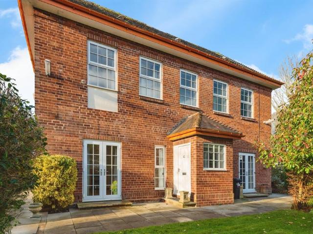 Kingsley Road Kingsley Green. 2 bed townhouse to rent £1,350 pcm £312 pw