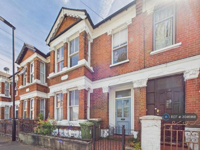 Kingsley Road, London, E7 3 bed terraced house to rent £2,700 pcm £623 pw